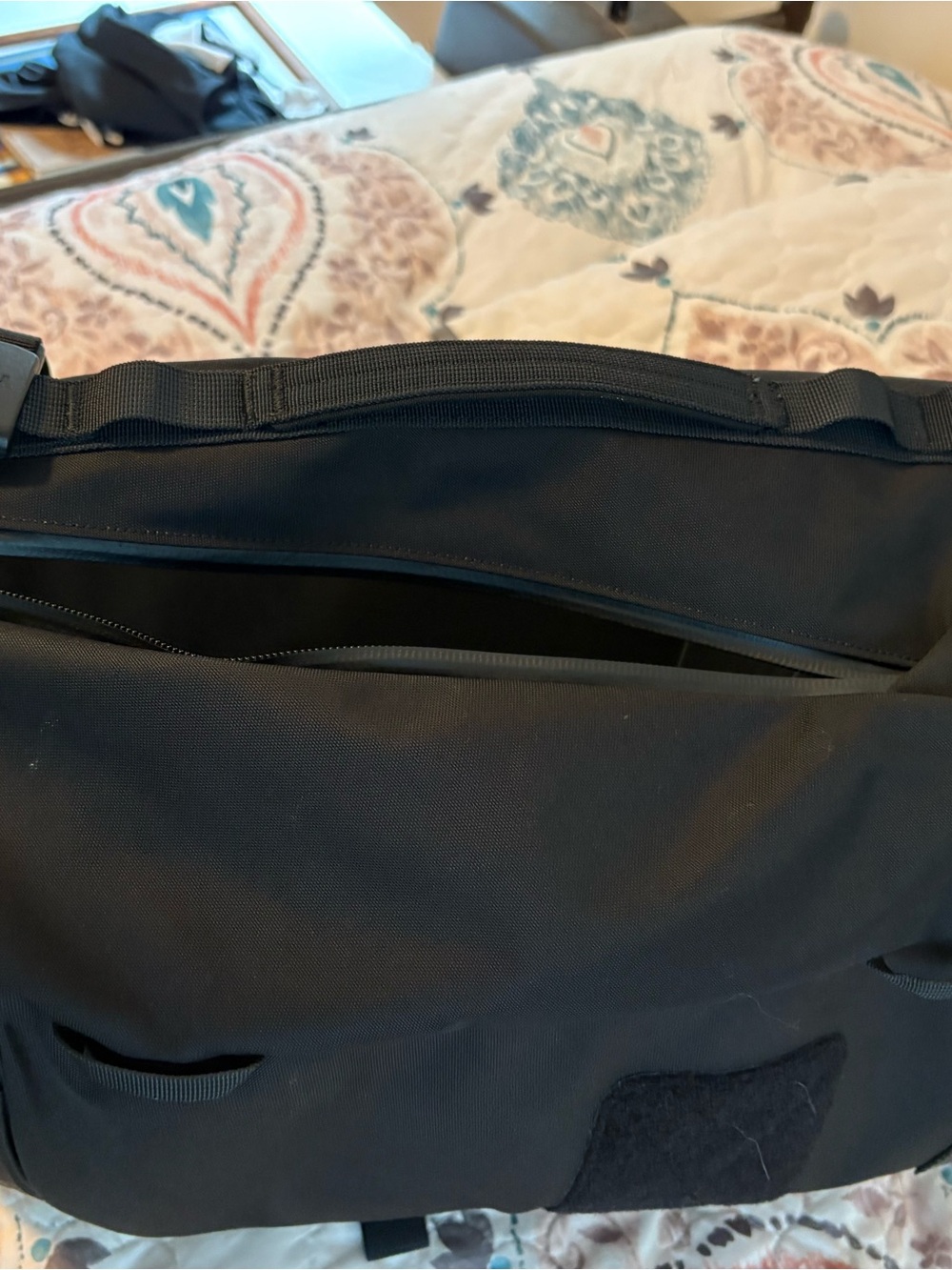 Yeti Crossroads 22L commuter style Backpack - Picture 8 of 8
